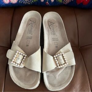 Autenti Women's Cream Sandals with Pearl Buckle size 38
